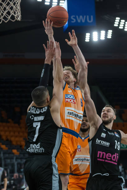 纳还是西哈 纳还是西哈